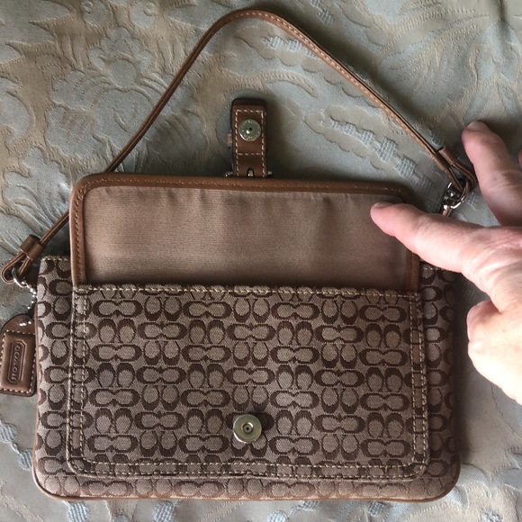 Coach wristlet - Picture 5 of 5